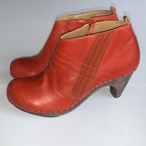 Anthropologie Schuler & Sons Red Leather Ankle Booties Wooden Heels Size 8